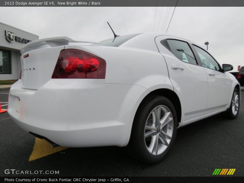 New Bright White / Black 2013 Dodge Avenger SE V6
