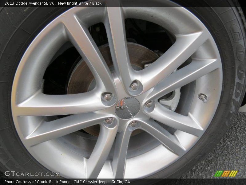 New Bright White / Black 2013 Dodge Avenger SE V6