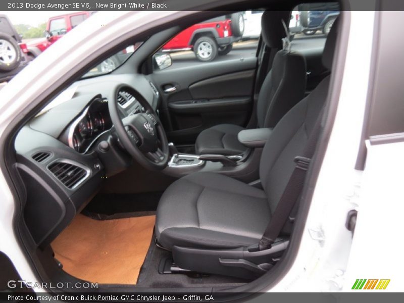 New Bright White / Black 2013 Dodge Avenger SE V6