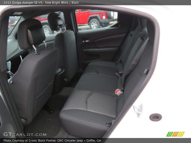 New Bright White / Black 2013 Dodge Avenger SE V6