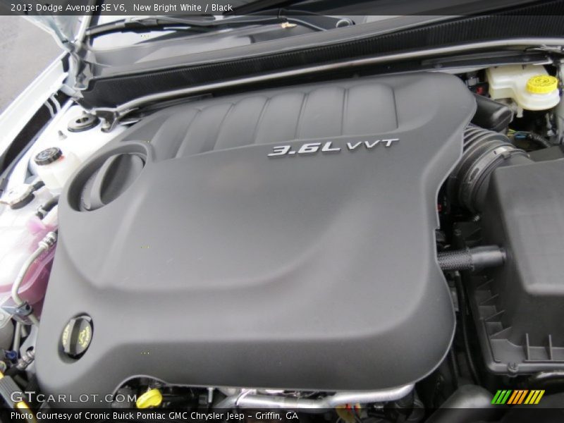 New Bright White / Black 2013 Dodge Avenger SE V6