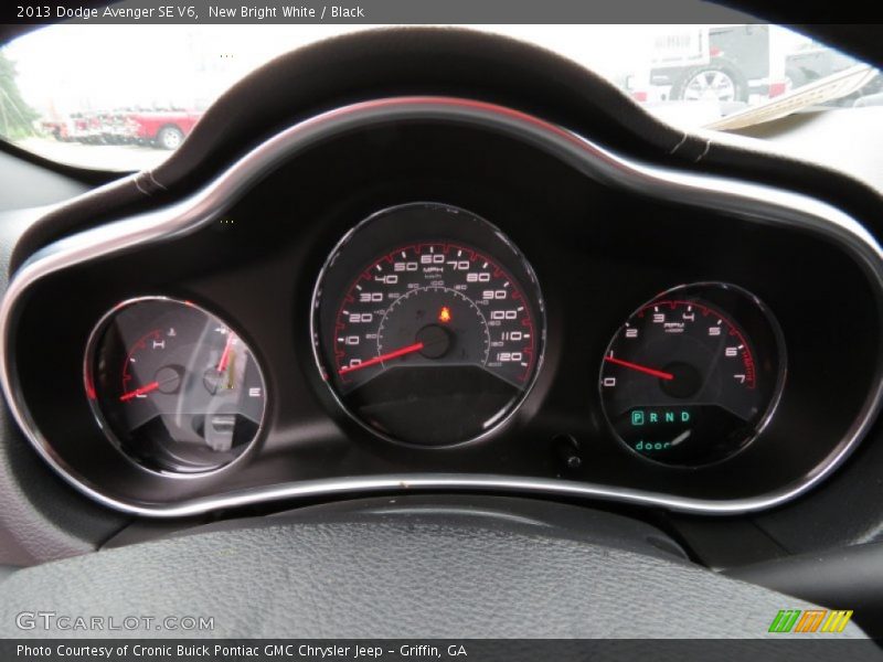New Bright White / Black 2013 Dodge Avenger SE V6