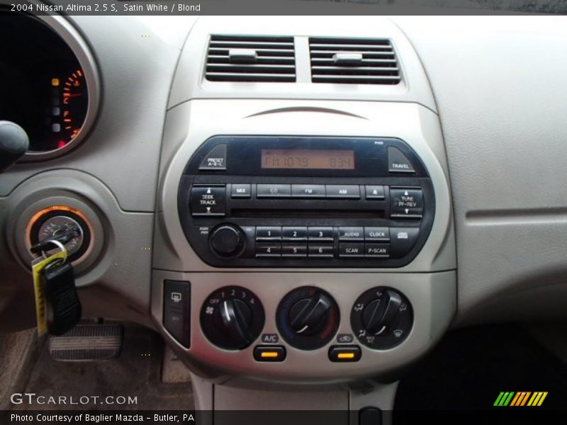 Satin White / Blond 2004 Nissan Altima 2.5 S