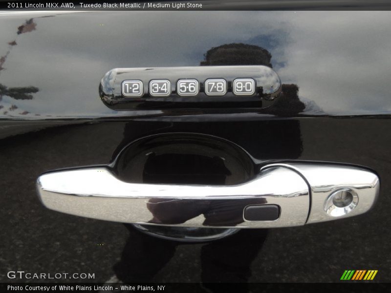Tuxedo Black Metallic / Medium Light Stone 2011 Lincoln MKX AWD