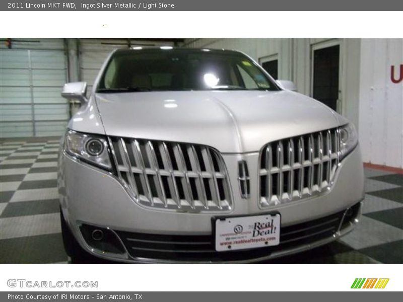 Ingot Silver Metallic / Light Stone 2011 Lincoln MKT FWD