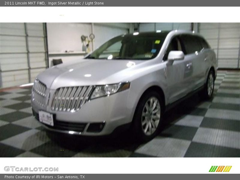 Ingot Silver Metallic / Light Stone 2011 Lincoln MKT FWD
