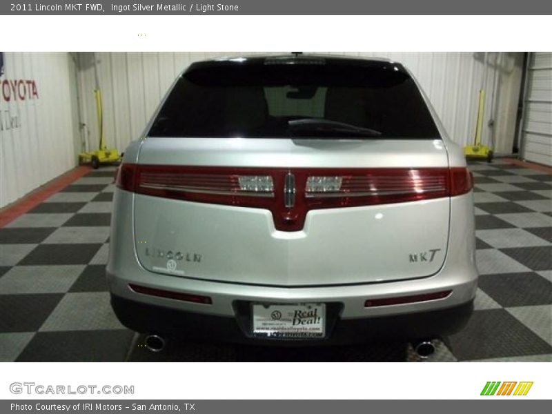 Ingot Silver Metallic / Light Stone 2011 Lincoln MKT FWD