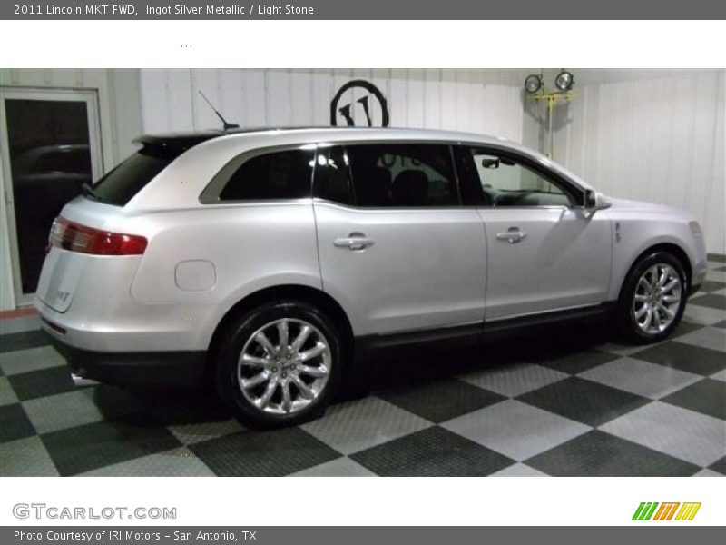 Ingot Silver Metallic / Light Stone 2011 Lincoln MKT FWD