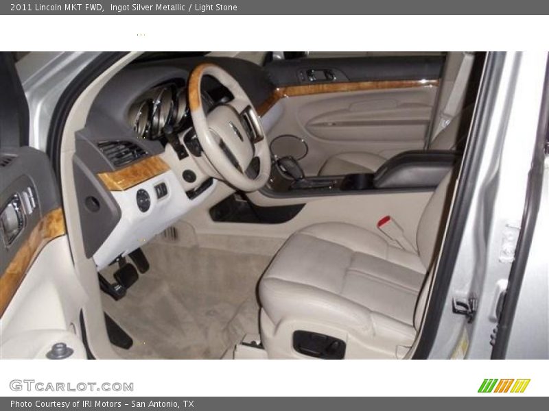 Ingot Silver Metallic / Light Stone 2011 Lincoln MKT FWD
