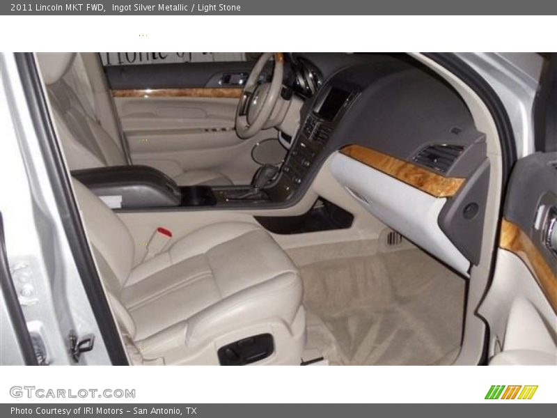 Ingot Silver Metallic / Light Stone 2011 Lincoln MKT FWD