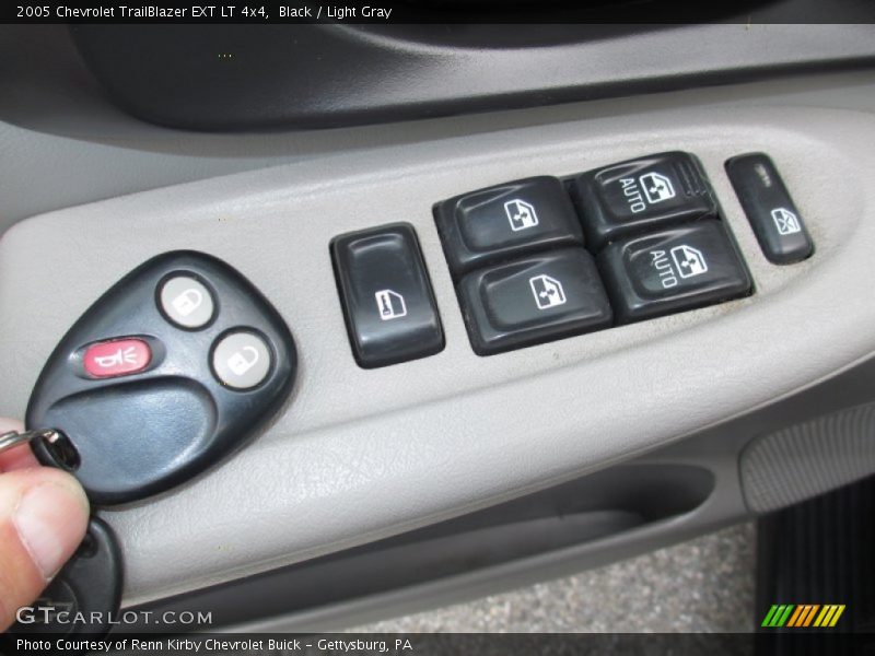 Black / Light Gray 2005 Chevrolet TrailBlazer EXT LT 4x4