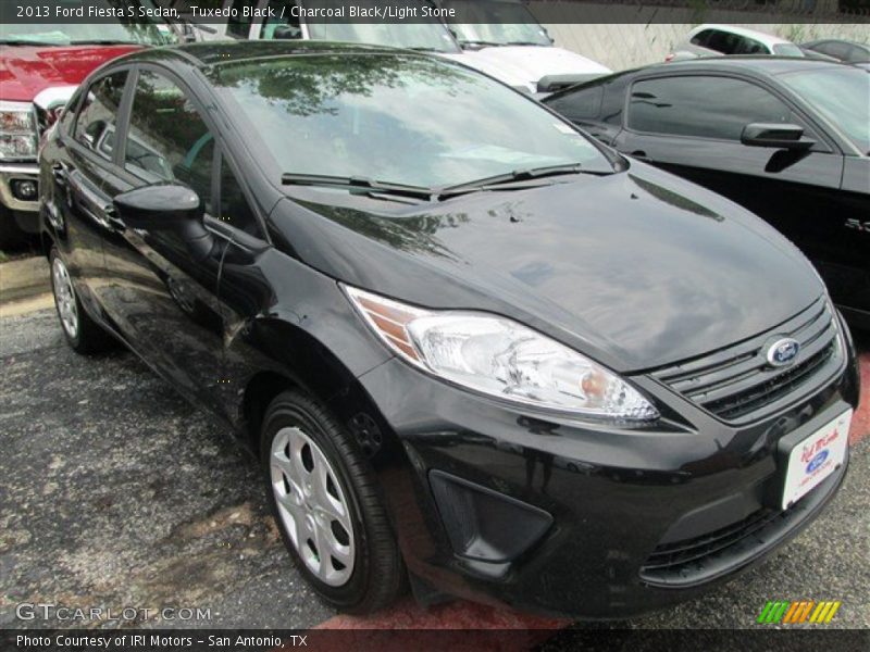 Tuxedo Black / Charcoal Black/Light Stone 2013 Ford Fiesta S Sedan