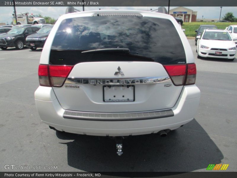 White Pearl / Black 2011 Mitsubishi Endeavor SE AWD