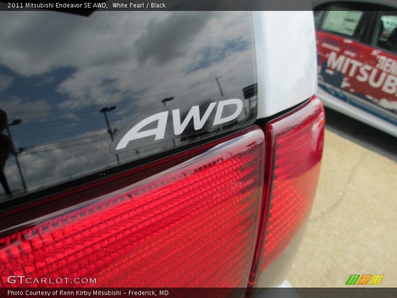 White Pearl / Black 2011 Mitsubishi Endeavor SE AWD