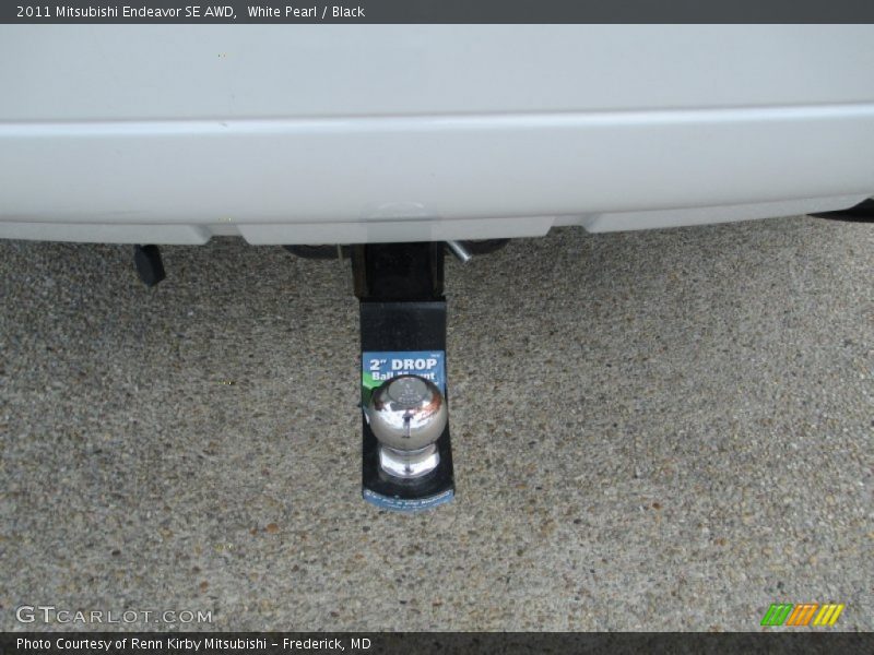 White Pearl / Black 2011 Mitsubishi Endeavor SE AWD