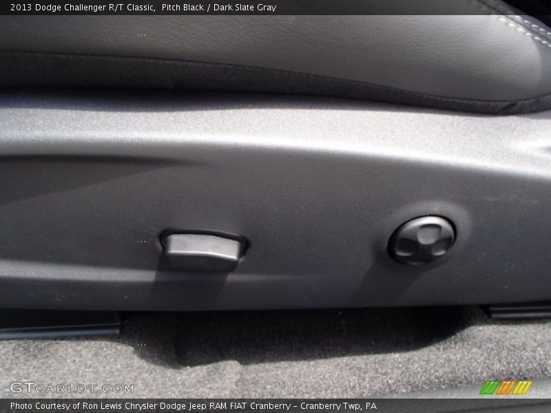 Pitch Black / Dark Slate Gray 2013 Dodge Challenger R/T Classic