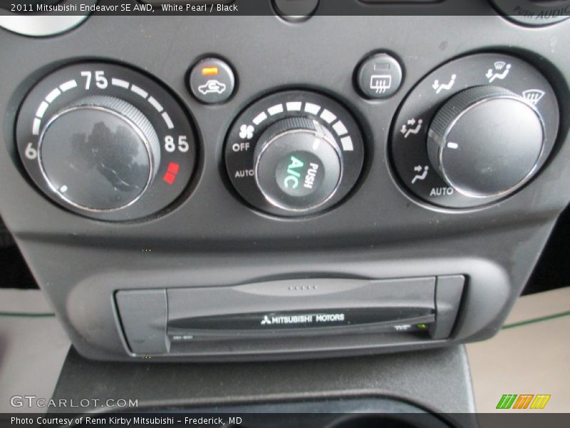 White Pearl / Black 2011 Mitsubishi Endeavor SE AWD