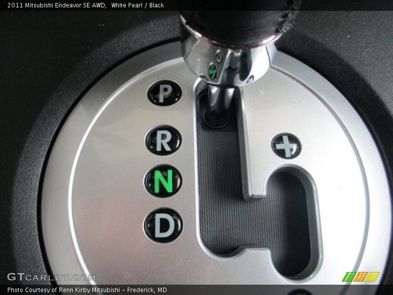 White Pearl / Black 2011 Mitsubishi Endeavor SE AWD