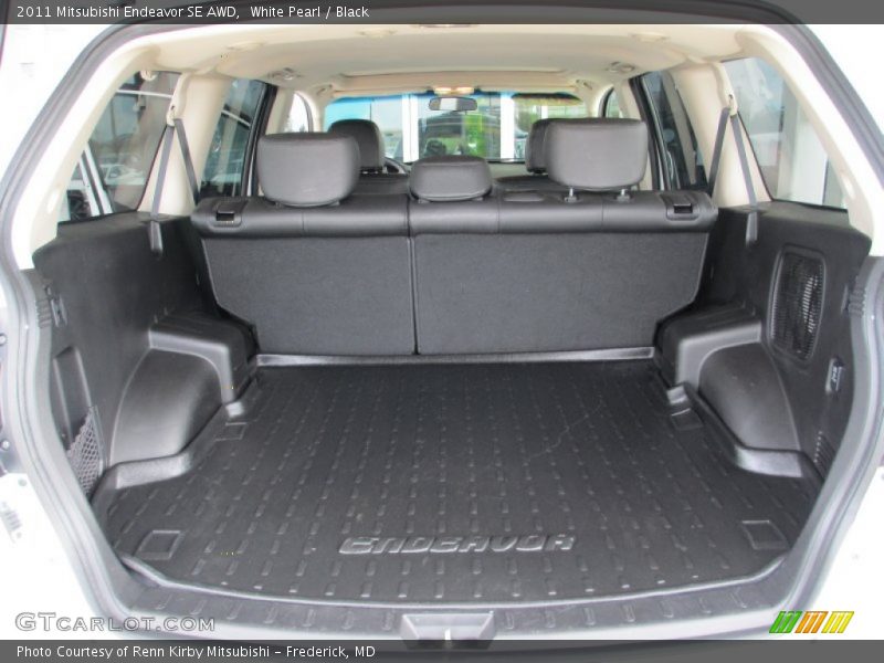 White Pearl / Black 2011 Mitsubishi Endeavor SE AWD