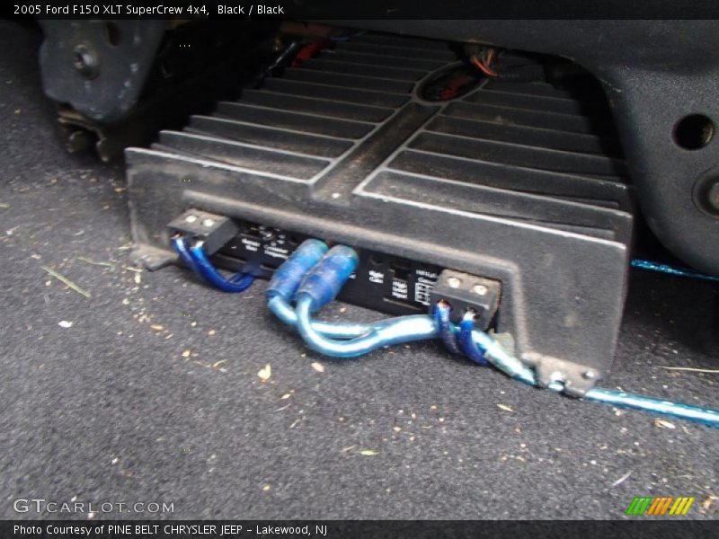 Black / Black 2005 Ford F150 XLT SuperCrew 4x4