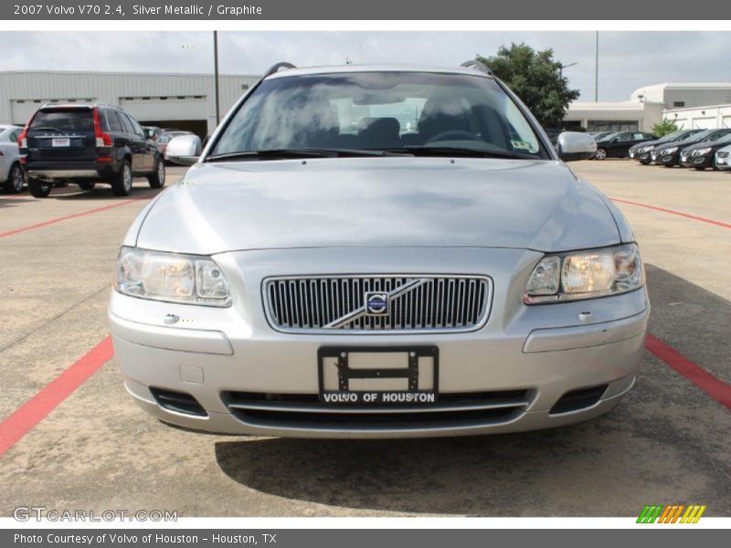 Silver Metallic / Graphite 2007 Volvo V70 2.4