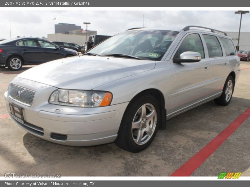 Front 3/4 View of 2007 V70 2.4