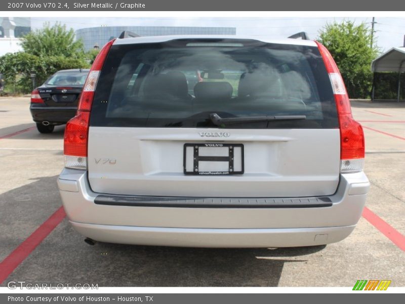 Silver Metallic / Graphite 2007 Volvo V70 2.4