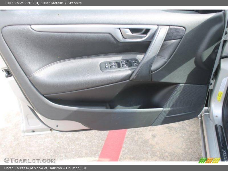 Silver Metallic / Graphite 2007 Volvo V70 2.4
