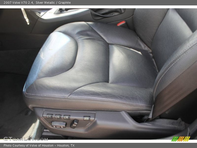 Front Seat of 2007 V70 2.4