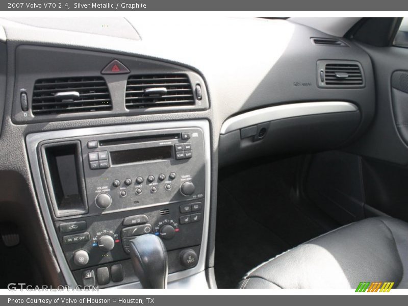 Silver Metallic / Graphite 2007 Volvo V70 2.4