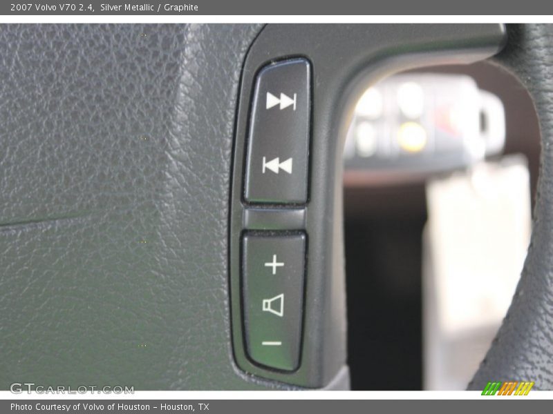 Silver Metallic / Graphite 2007 Volvo V70 2.4