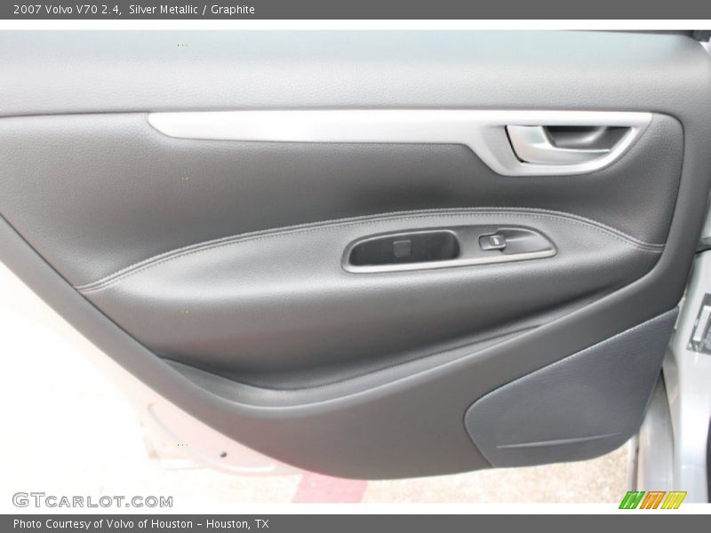 Silver Metallic / Graphite 2007 Volvo V70 2.4