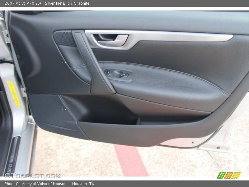 Silver Metallic / Graphite 2007 Volvo V70 2.4