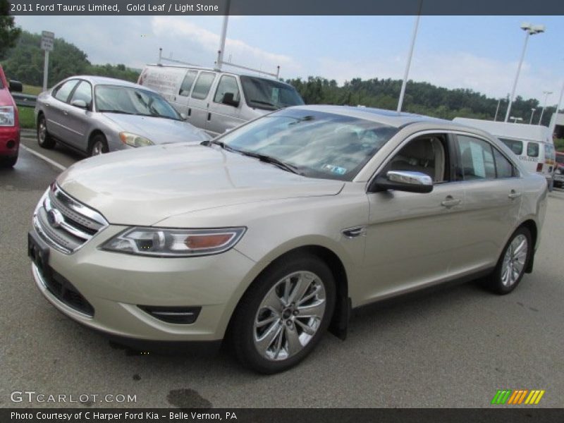 Front 3/4 View of 2011 Taurus Limited