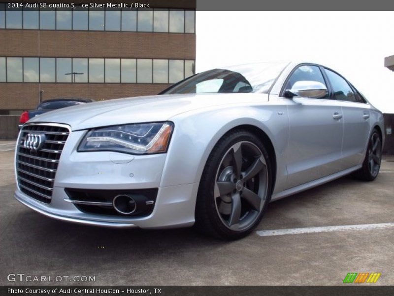 Front 3/4 View of 2014 S8 quattro S