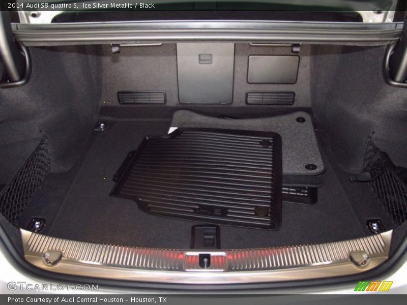  2014 S8 quattro S Trunk