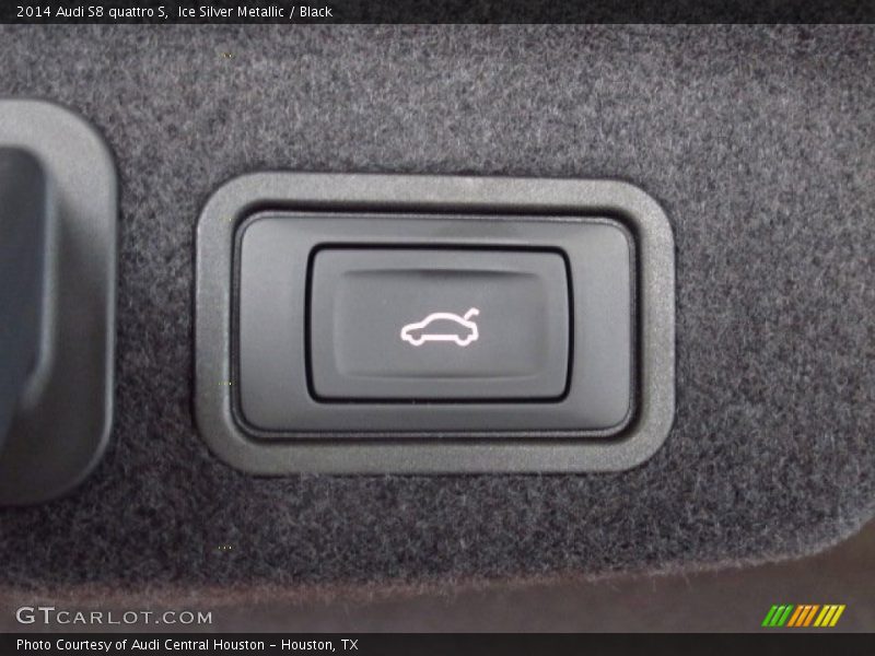 Controls of 2014 S8 quattro S