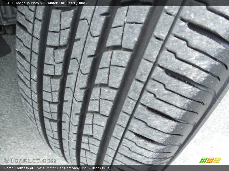 Winter Chill Pearl / Black 2013 Dodge Journey SE