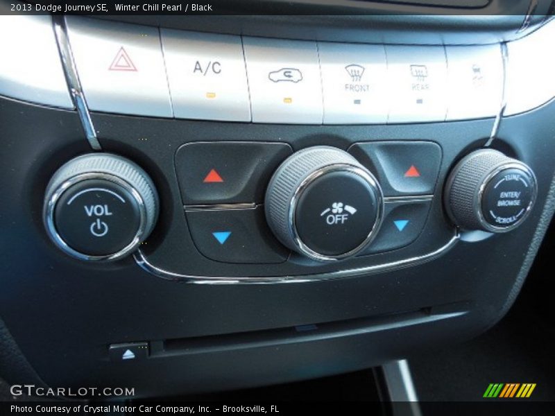 Winter Chill Pearl / Black 2013 Dodge Journey SE