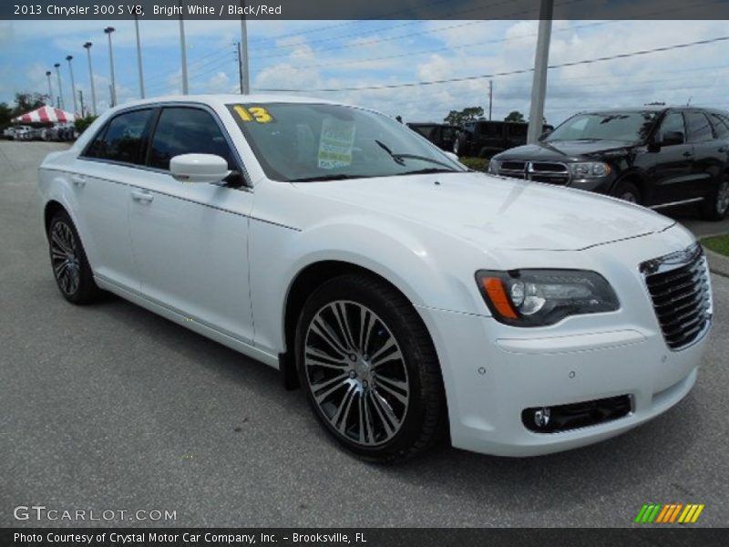 Front 3/4 View of 2013 300 S V8