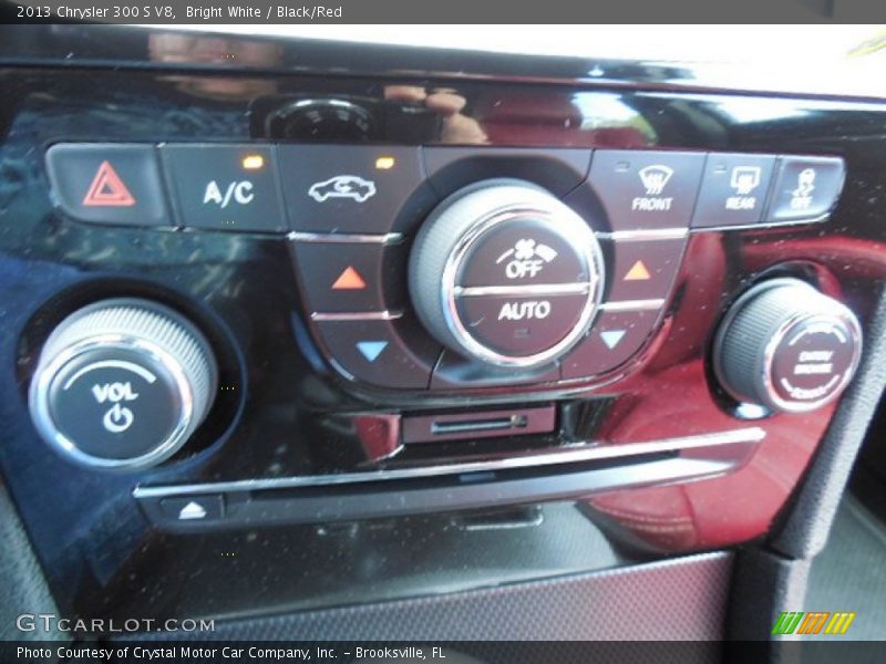 Controls of 2013 300 S V8