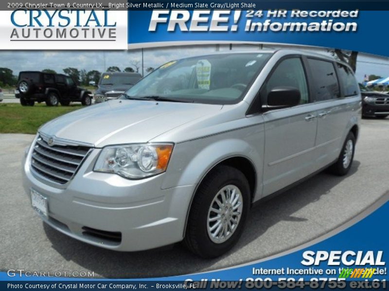 Bright Silver Metallic / Medium Slate Gray/Light Shale 2009 Chrysler Town & Country LX