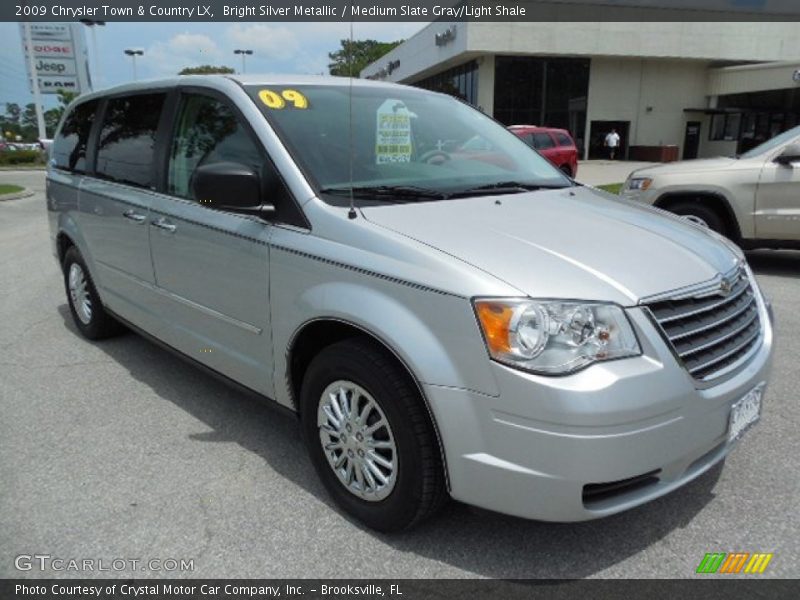 Bright Silver Metallic / Medium Slate Gray/Light Shale 2009 Chrysler Town & Country LX