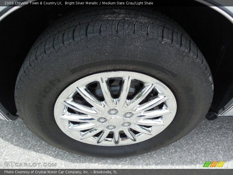 Bright Silver Metallic / Medium Slate Gray/Light Shale 2009 Chrysler Town & Country LX