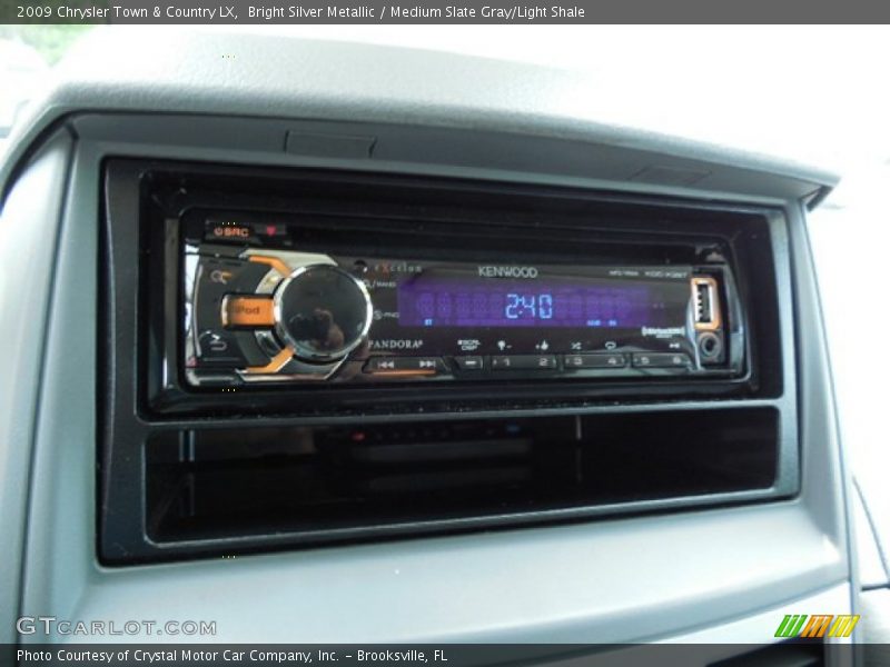 Bright Silver Metallic / Medium Slate Gray/Light Shale 2009 Chrysler Town & Country LX