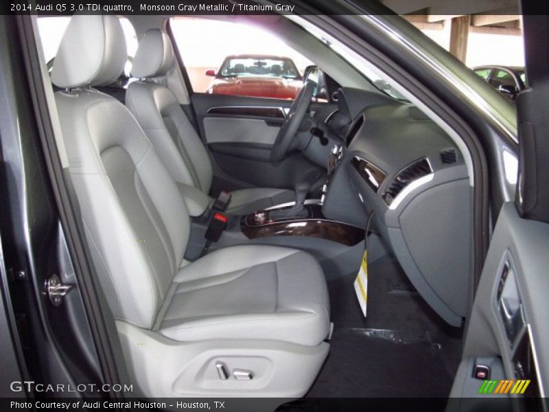 Front Seat of 2014 Q5 3.0 TDI quattro