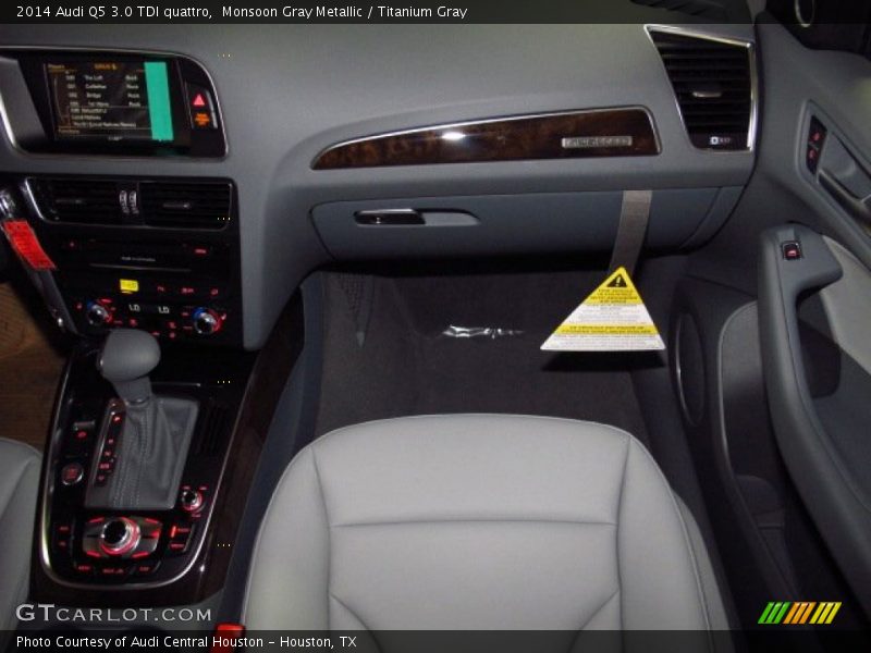 Dashboard of 2014 Q5 3.0 TDI quattro