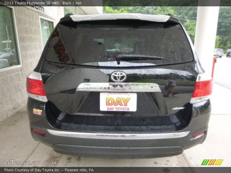 Black / Ash 2013 Toyota Highlander SE 4WD