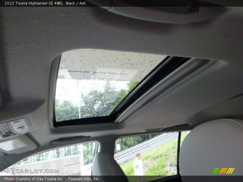 Black / Ash 2013 Toyota Highlander SE 4WD