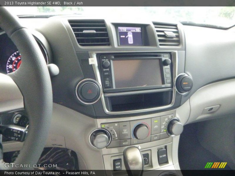 Black / Ash 2013 Toyota Highlander SE 4WD